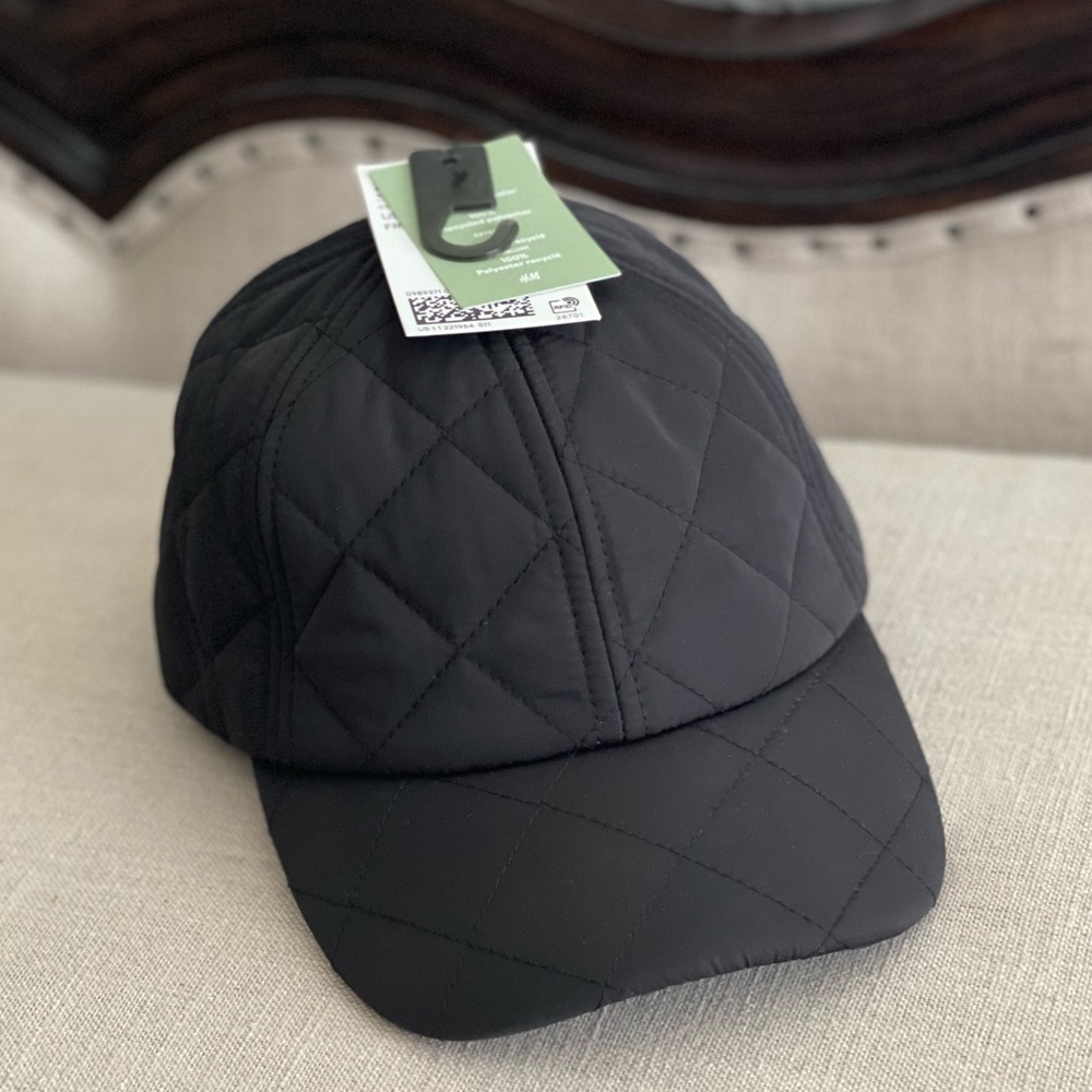 BNWT H&M quilted BLACK baseball cap.